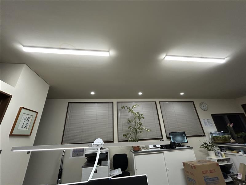 「配線をすっきり、明るい事務所へ」事務所移転に伴う環境改善工事